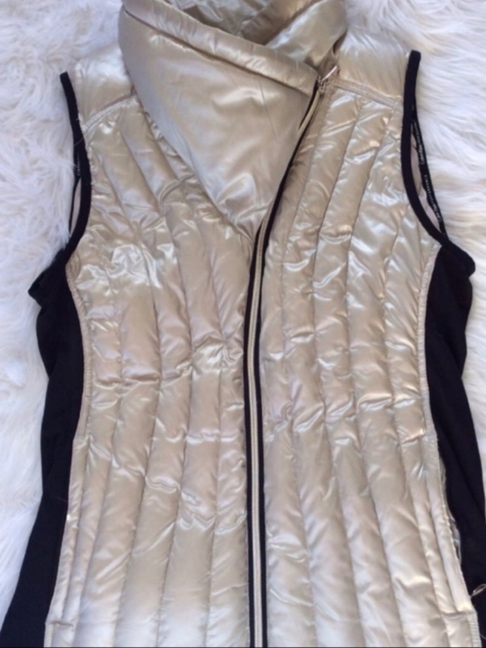 NWOT Calvin Klein Down Filled Quilted Puffer Vest - Picture 2 of 3